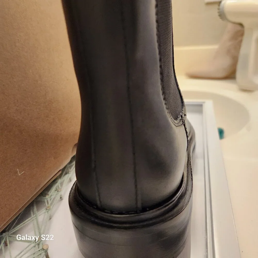 Madewell Pull-On Chelsea Leather Boots. NIB. Size 5.5